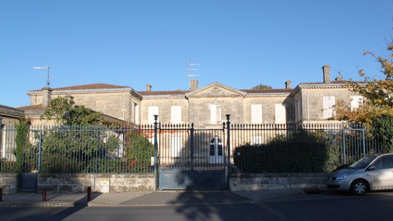 Vue d'ensemble depuis la rue.