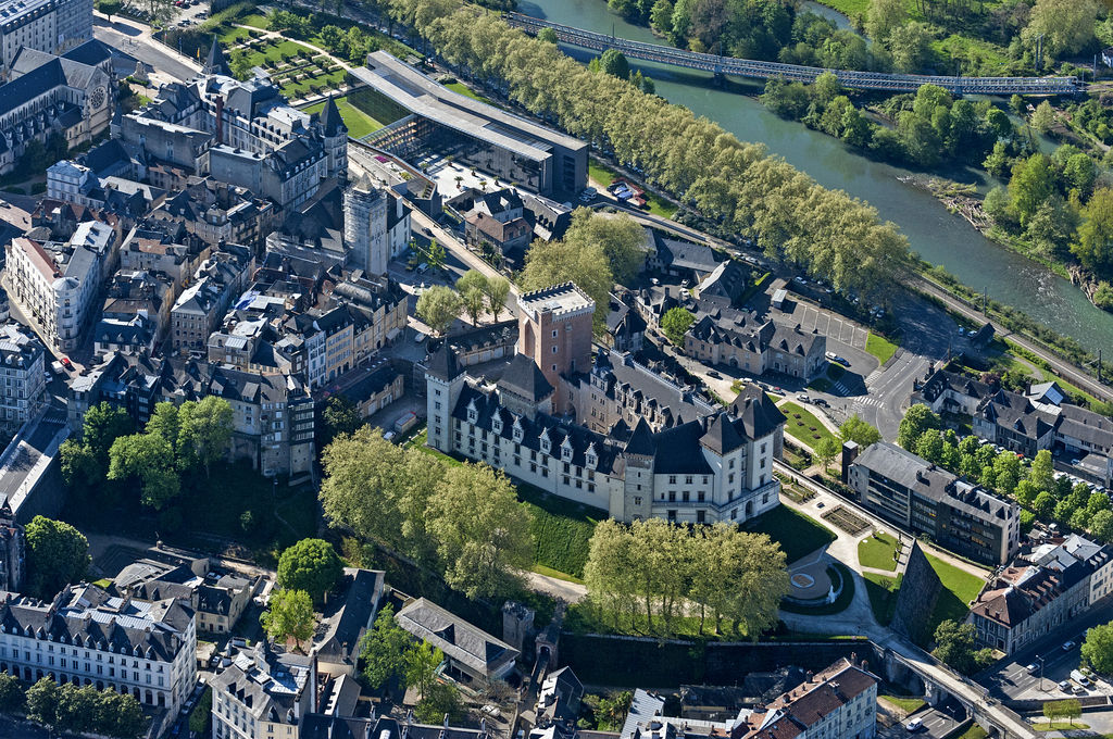 Vue aérienne du château de Pau.