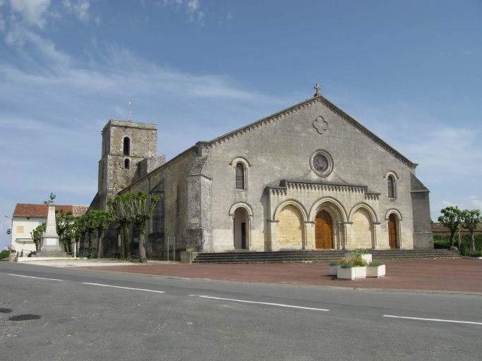 L'église reconstruite en partie au milieu du 19e siècle.