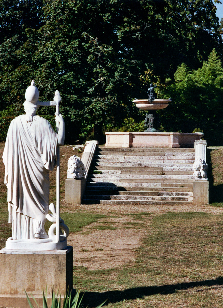 Vue vers la Minerve Giustiniani (dos), l'escalier aux Lions et la fontaine d'Apollon depuis le nord-est.