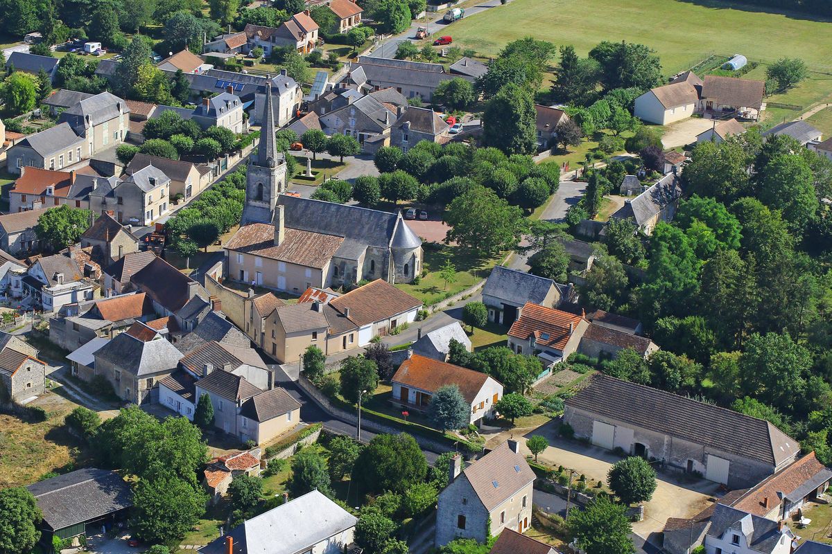 Vue aérienne du bourg de Chenevelles.