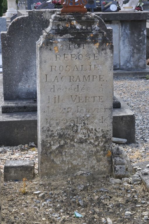 Détail d'une inscription sur une tombe d'une personne décédée sur l'île Verte.