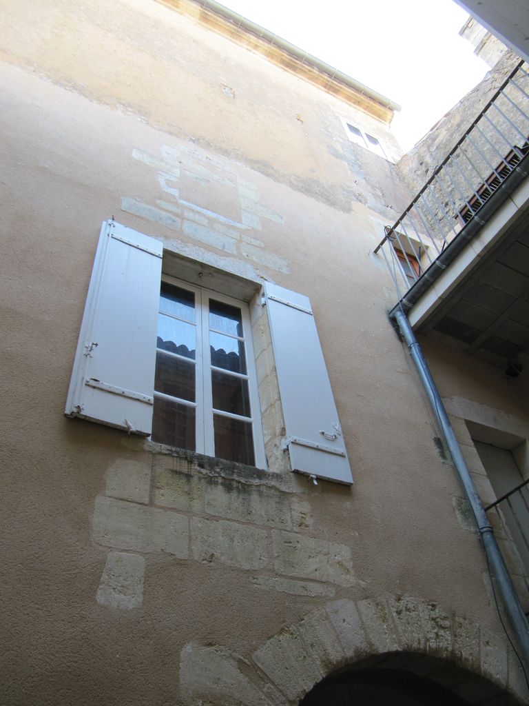Partie de l'élévation postérieure sur l'arrière-cour.