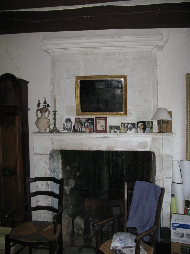 Etage, cheminée de la pièce sud-est.