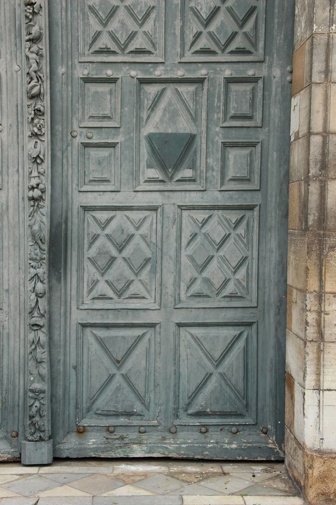 Détail du vantail de droite.