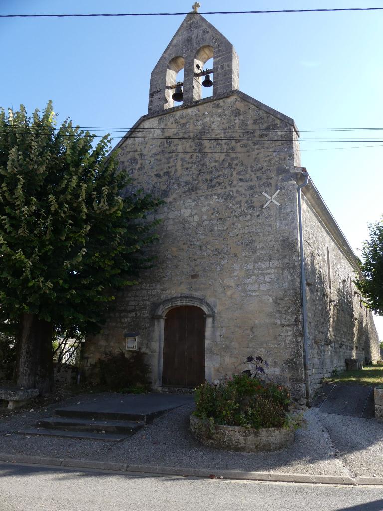 Eglise de la commune de Vergné, façade occidentale.