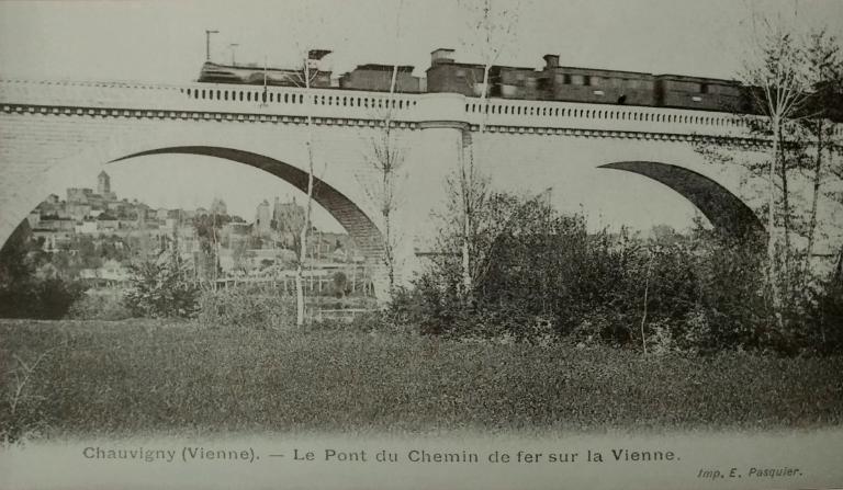 Chauvigny, le viaduc, carte postale, 20e siècle.