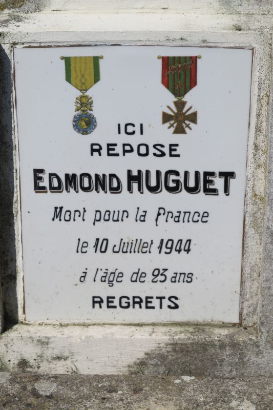 Tombeau de la famille Huguet, détail de la plaque commémorant 
