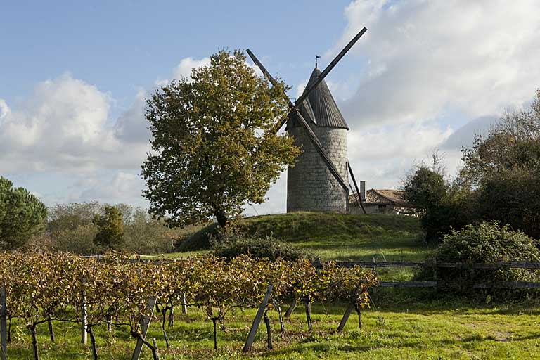 Le moulin de la Croix, à Saint-Thomas-de-Cônac, daté de 1820 et protégé au titre des monuments historiques.