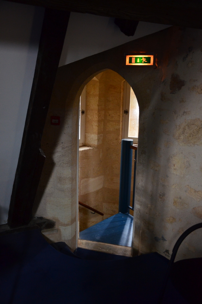 Tour nord-ouest, porte d'accès du deuxième étage, depuis le logis.