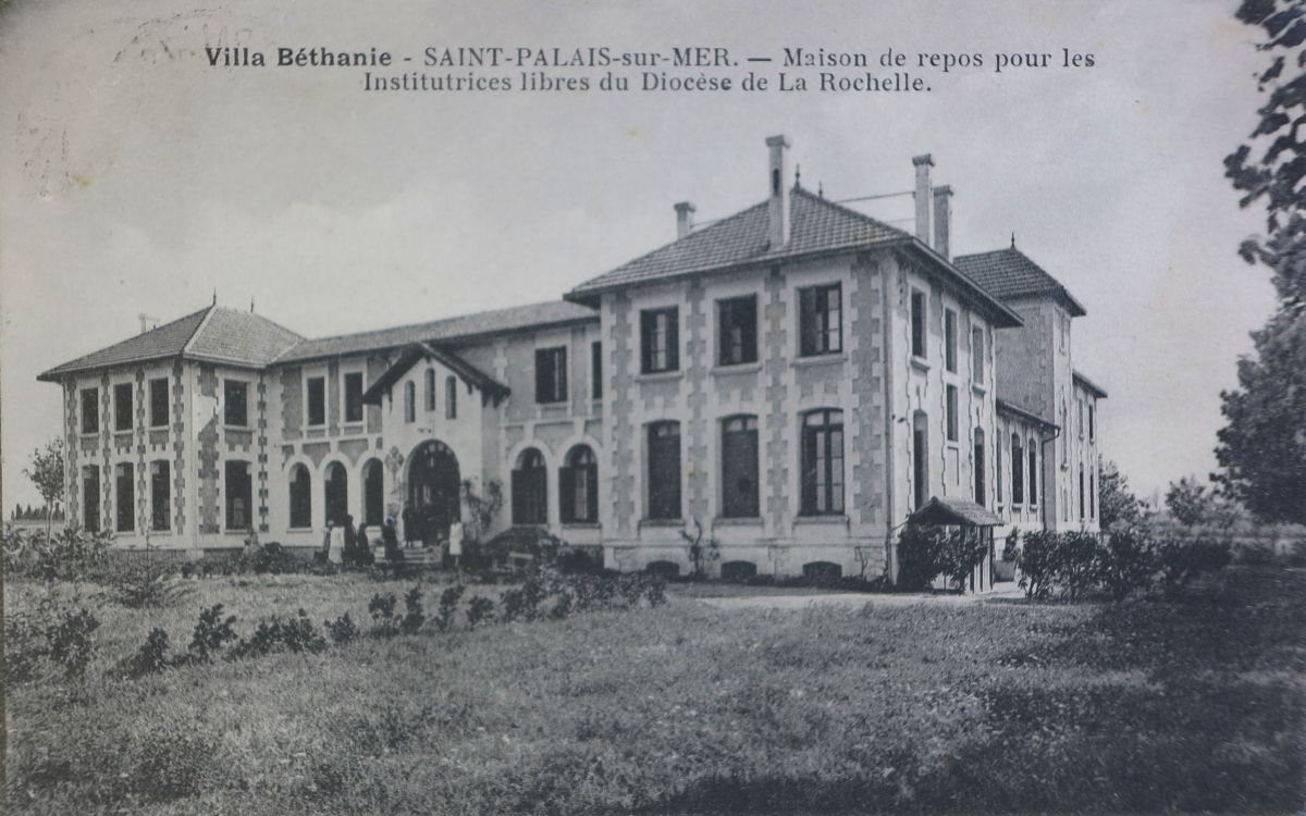 La maison de repos vue depuis l'ouest vers 1930, après construction du pavillon nord.