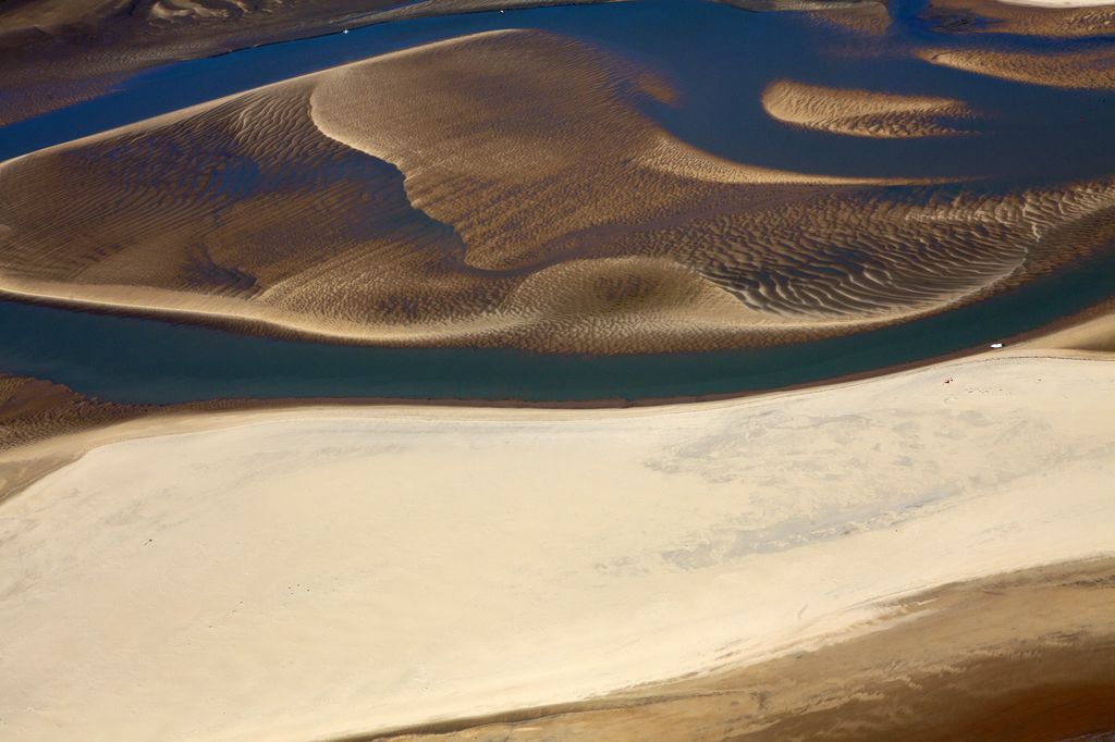 Vue aérienne : bancs de sable dans la baie de Bonne Anse.