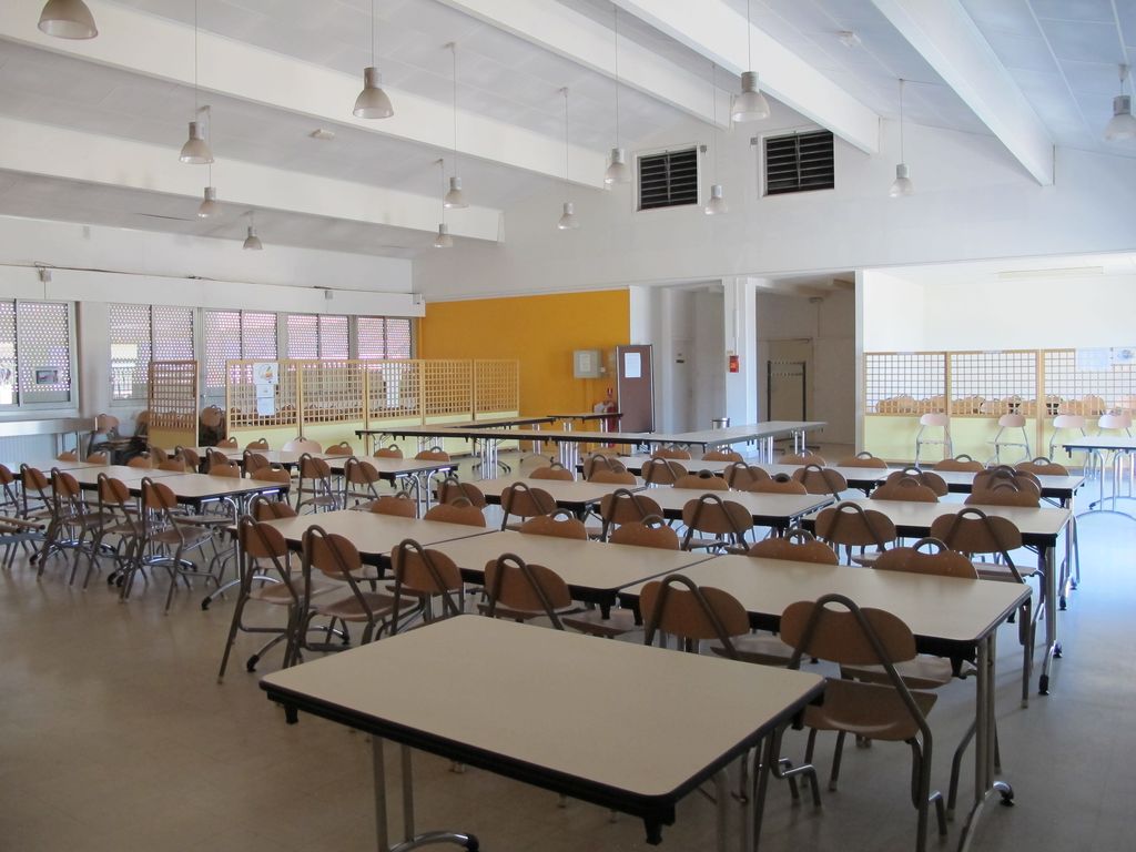 Réfectoire-salle polyvalente.