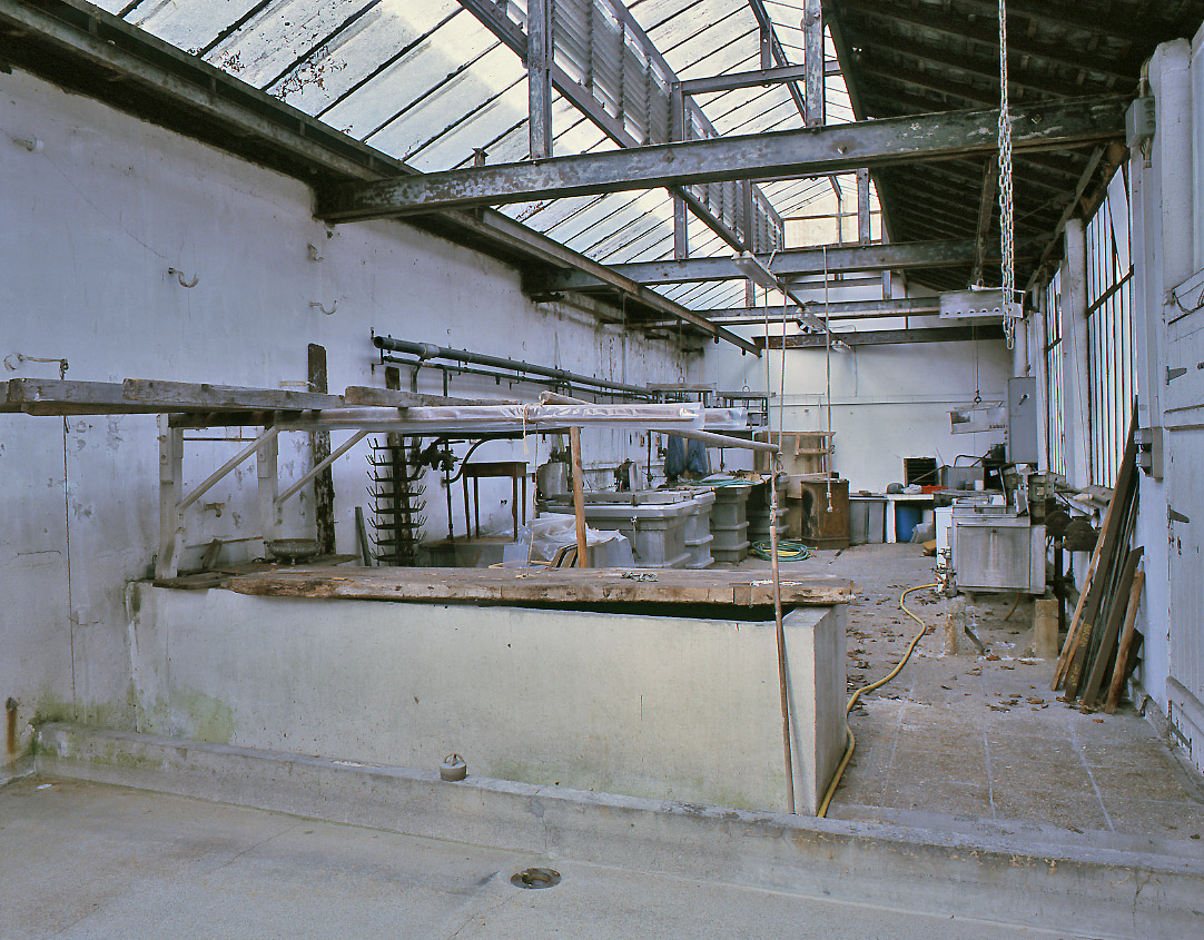 Vue générale de l'intérieur de la teinturerie.