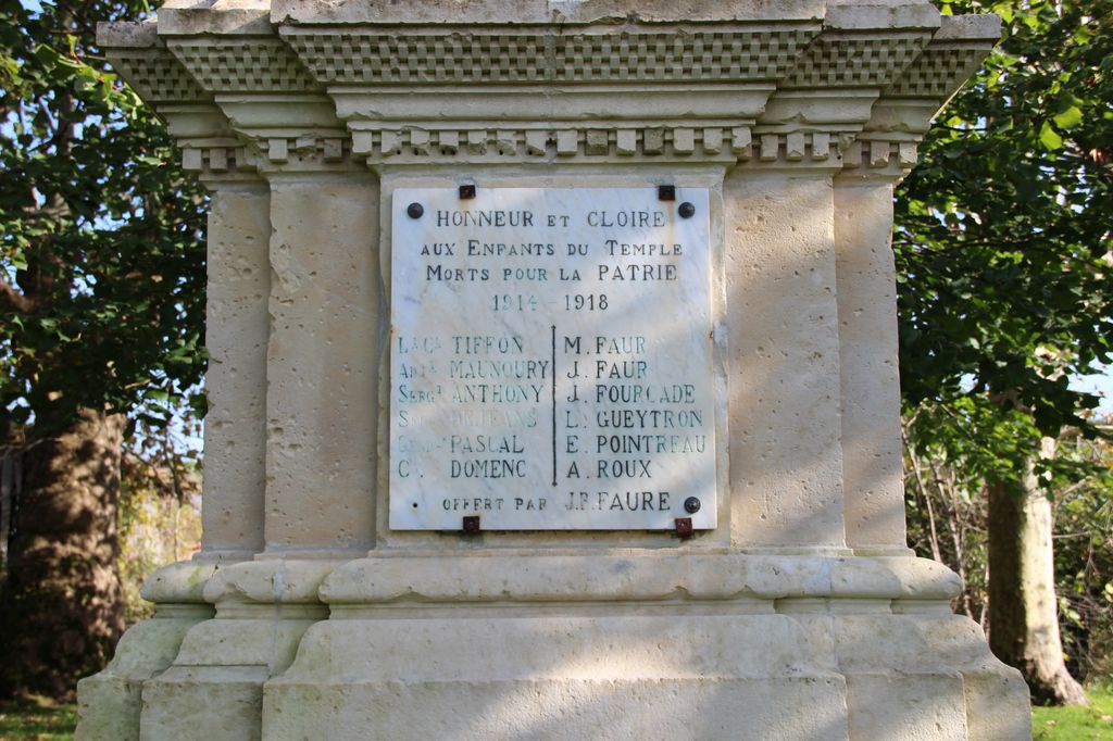 Détail de la plaque commémorative de la guerre 1914-1918.