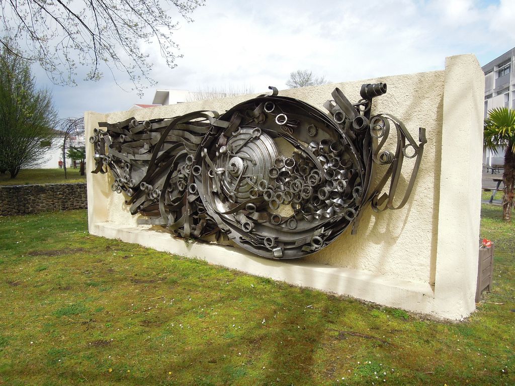 Sculpture en métal, oeuvre réalisée au titre du 1% artistique dans les années 1960