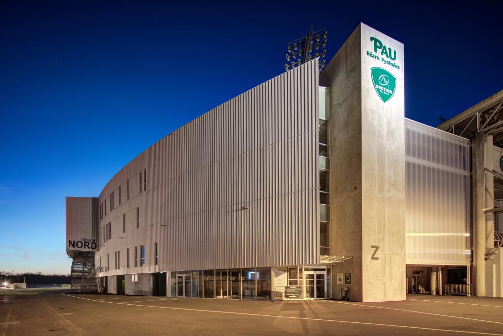 Extérieur de la tribune nord.