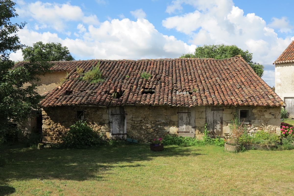 Bergerie adossée à l'ancien logement, façade nord-est.