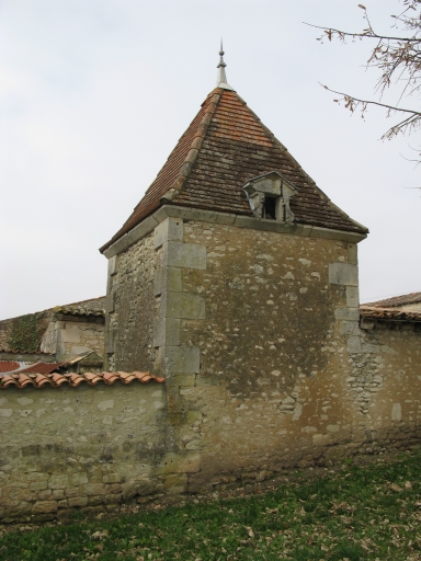 Le pigeonnier vu depuis le sud-est.