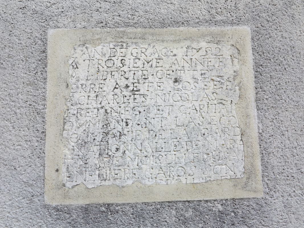L'inscription remployée au 15 rue de la Maréchaussée.