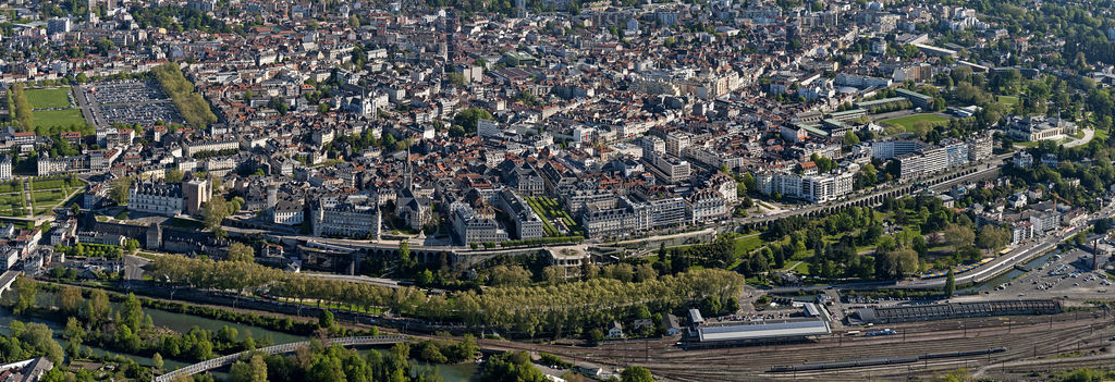 Vue aérienne du centre historique de Pau.