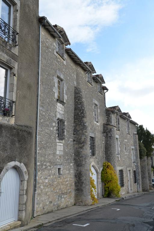N°4 rue des Rampes, vestiges du château de Montléon.