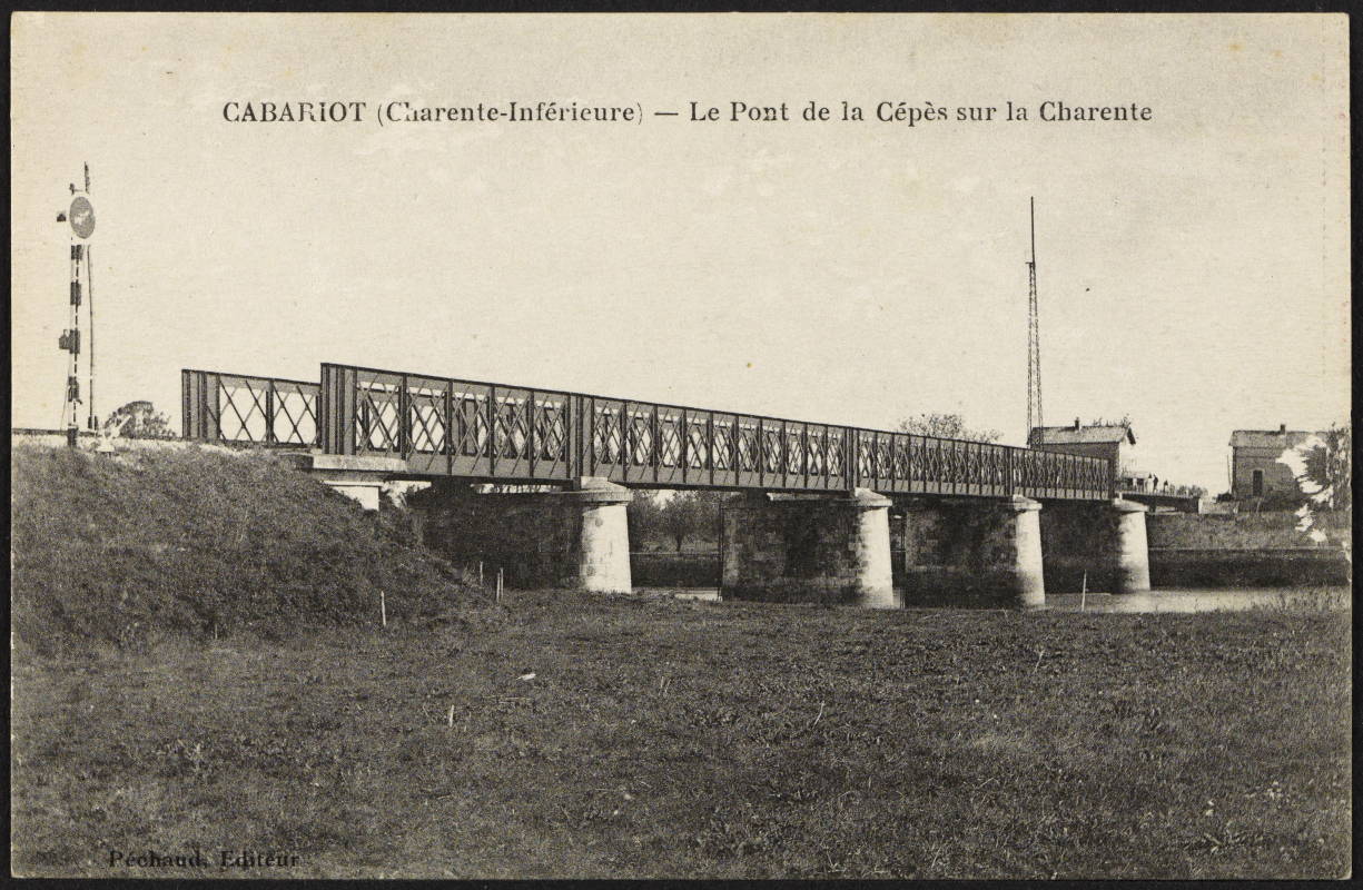 Le pont et ses deux pavillons, vers 1930 (?).