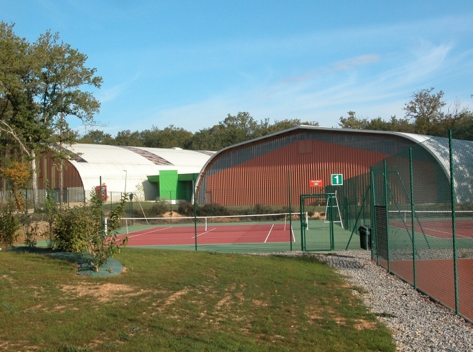 Elévations sud des halles de tennis de 1990 et de 2002.
