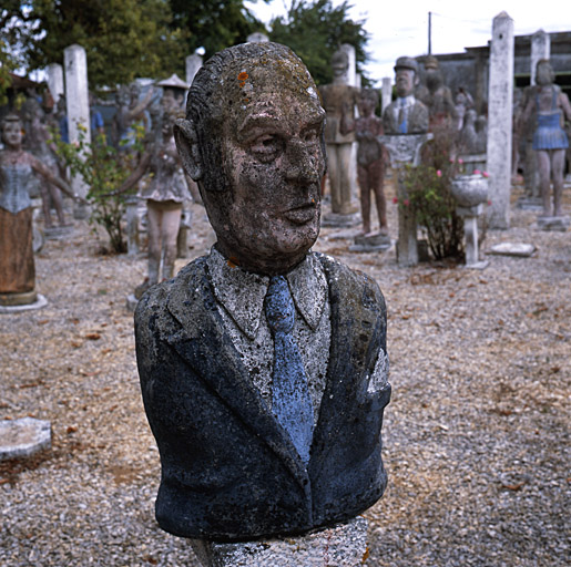 François Mitterrand vu de trois-quarts.
