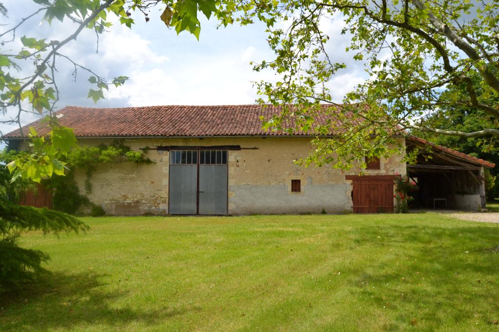 Façade est de la grange avant travaux.