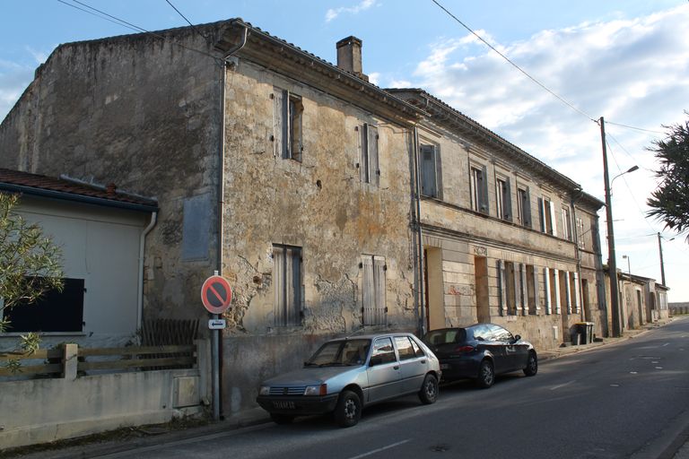 Vue d'ensemble, façades sur rue.