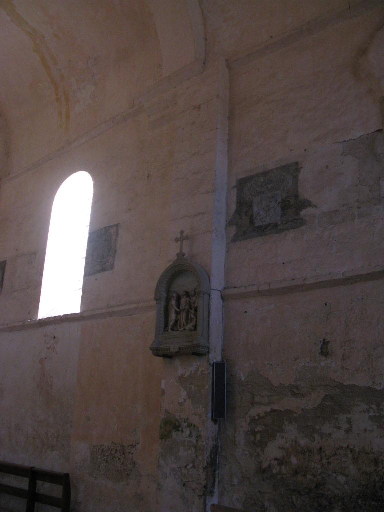 Collatéral sud, pilastre séparant les deuxième et troisième travées.