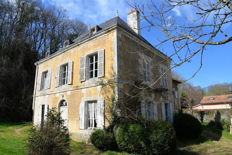 Vue d'ensemble de la villa.