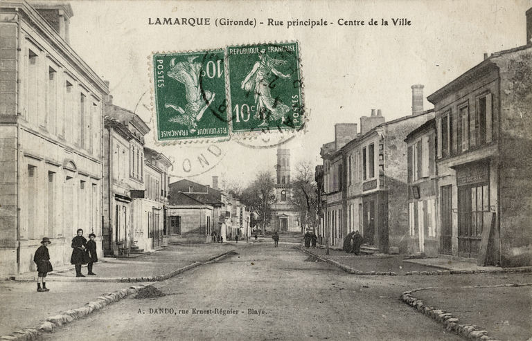 Carte postale (collection particulière), 1ère moitié 20e siècle : rue Principale, centre de la ville.