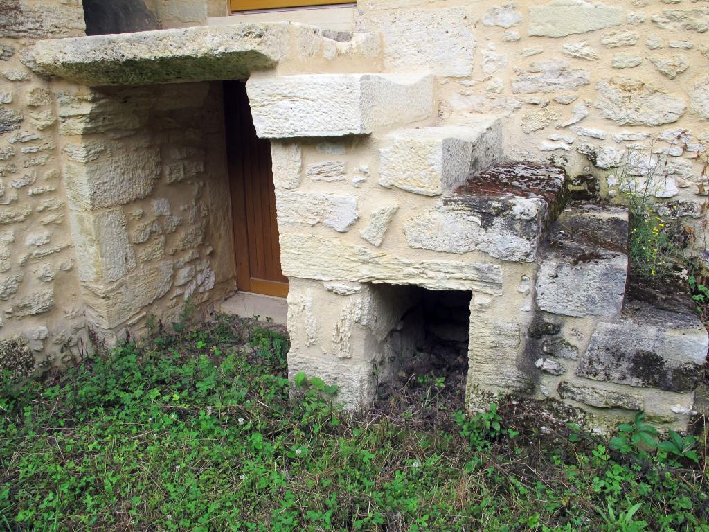 Balet sur l'élévation sud-ouest d'une ferme de la Faravie.