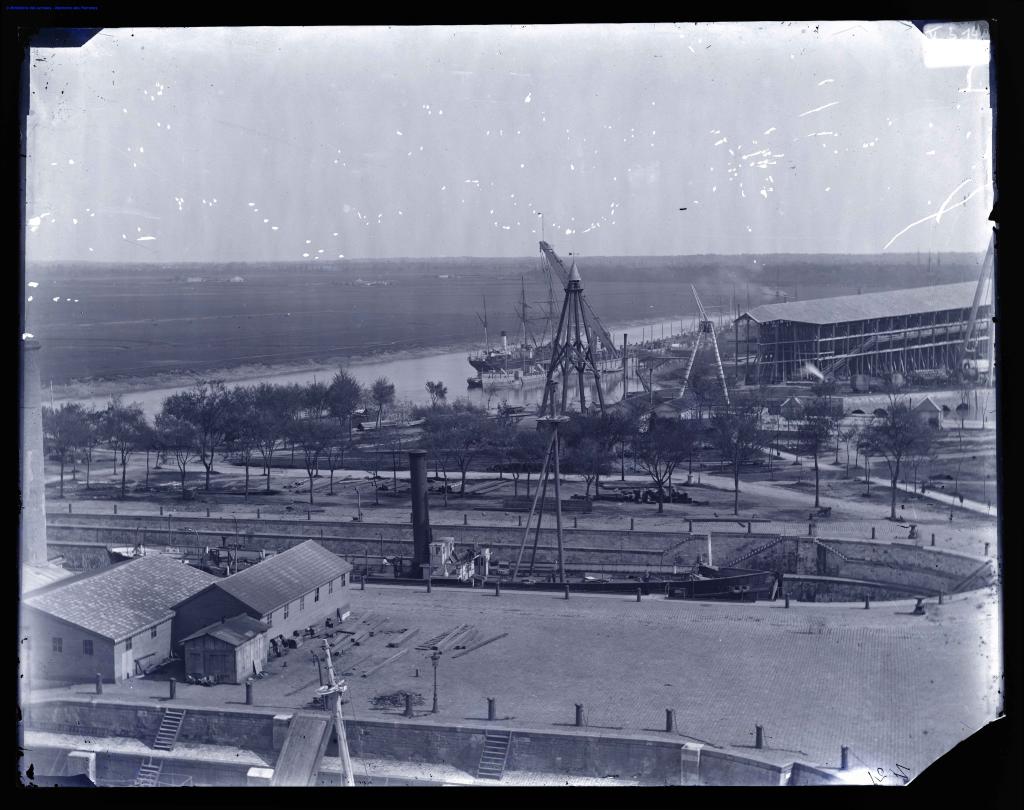 Le port et ses formes de radoub en 1890.