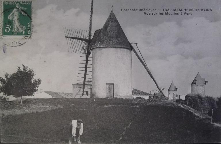 Un des moulins de Meschers, équipé d'un guivre pour orienter ses ailes, vers 1900.
