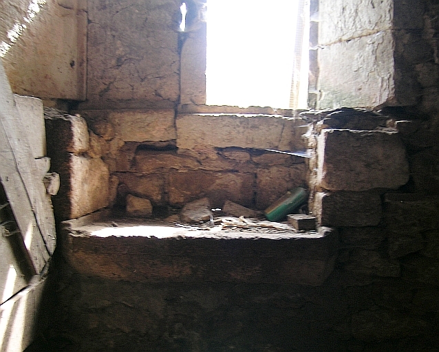 Ancien logis, évier.