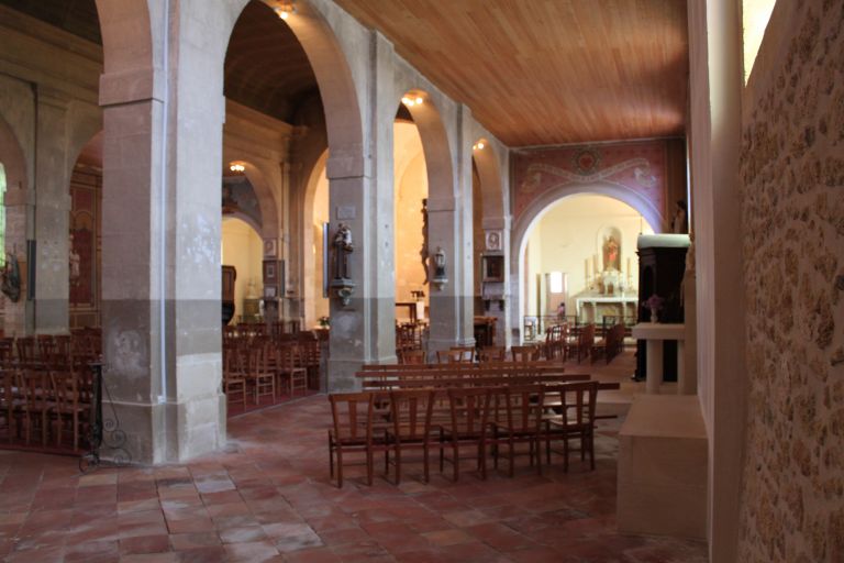 Vue du bas-côté sud vers l'est.