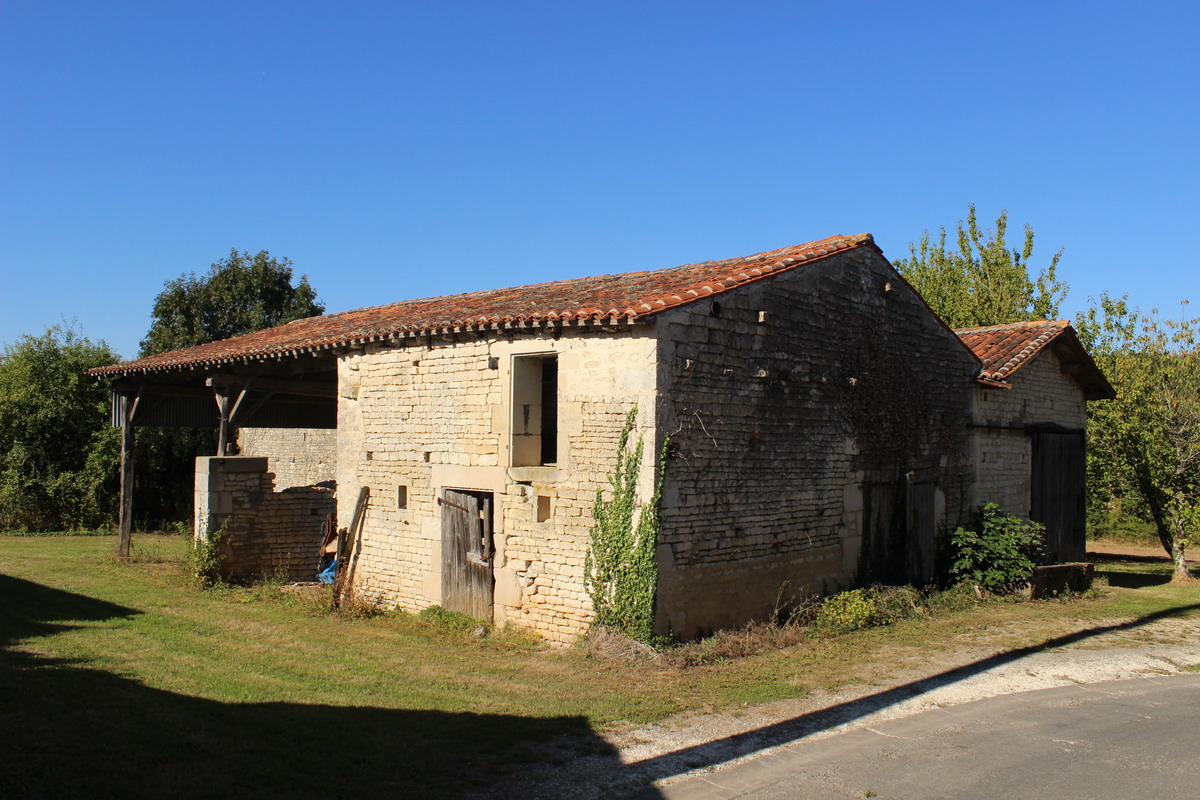 Des dépendances agricoles, Les Portes.