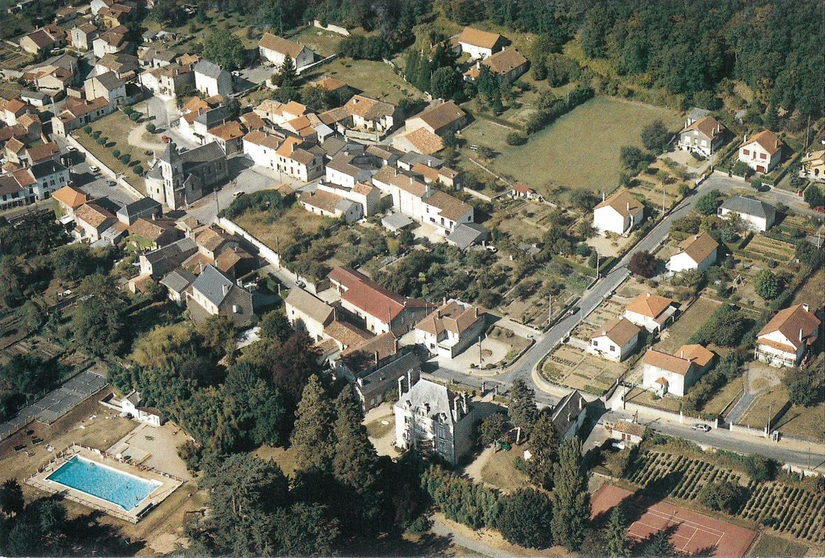 Vue aérienne du bourg de Gouex.