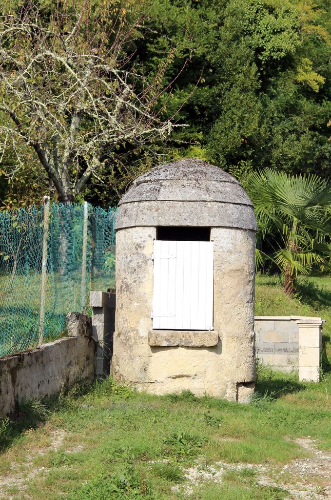 Puits couvert d'un dôme en pierre de taille (parcelle 309).