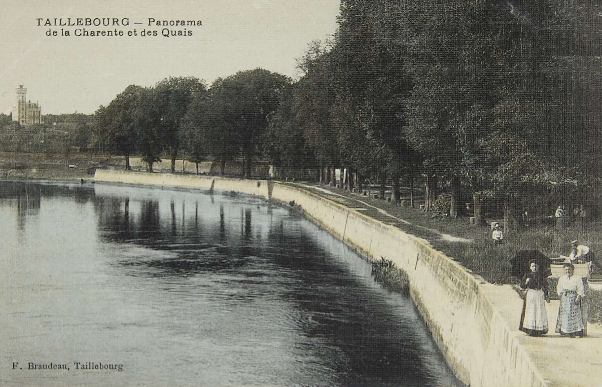 La partie aval du port entre 1900 et 1909 ; la cale de carénage à l'arrière plan.