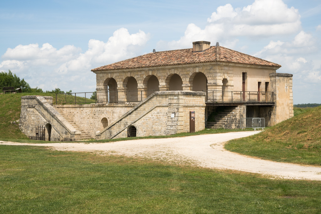 Vue du corps de garde de la mer après restauration, depuis le sud-ouest.