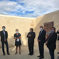 Accueil des invités, en présence de Jocelyn Doré, Maire de Cadillac-sur-Garonne, Delphine Gramaglia, Architecte du Patrimoine maître d'oeuvre, Romain Geoffroy, paysagiste, Jean-Yves Le Naour, historien, et Alain Rousset, Président de la Région Nouvelle-Aquitaine.